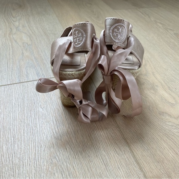 TORY BURCH Elisa Pink Satin Ankle Wrap Wedge - Picture 4 of 7